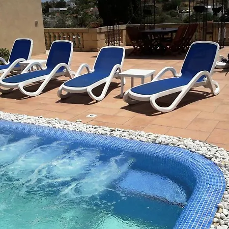 In Large Private Pool & Jacuzzi Valley View Near Sandy Beach メーリッハ