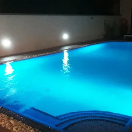In Large Private Pool & Jacuzzi Valley View Near Sandy Beach