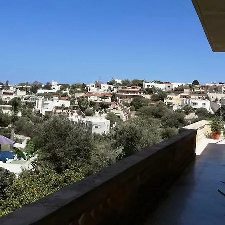 In Large Private Pool & Jacuzzi Valley View Near Sandy Beach
